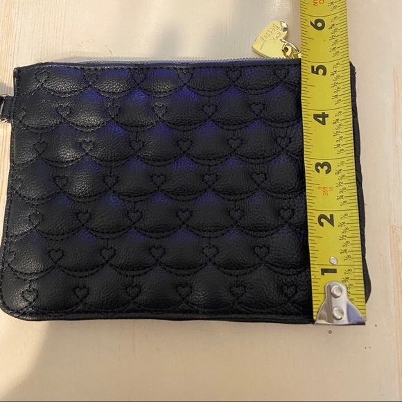 Betsey Johnson‎ Black Quilted Wristlet - Picture 7 of 7